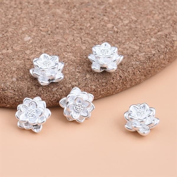 545-CHARM-(TU55T15421)-BÔNG SEN TRẮNG/ĐEN